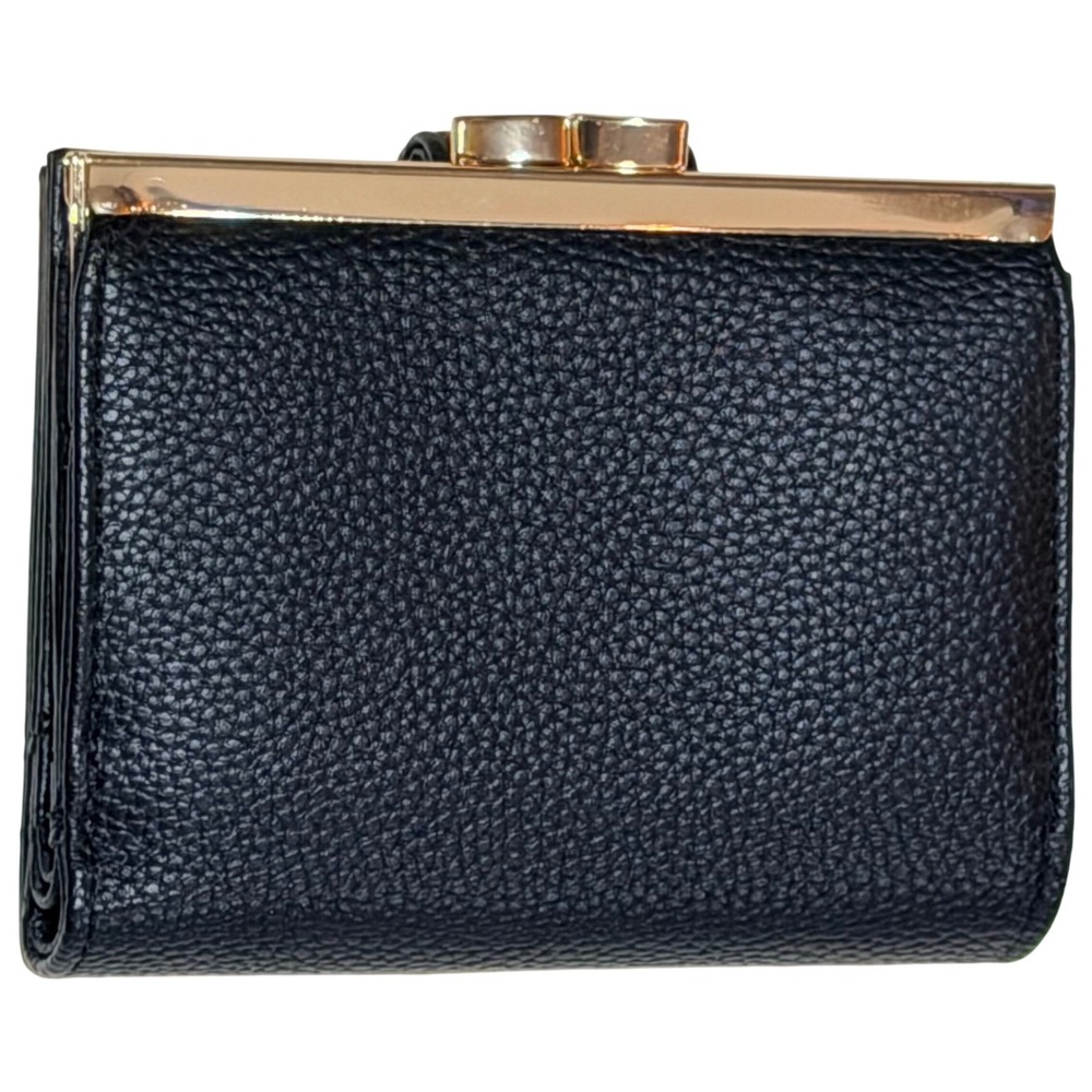 Julia Buxton Trifold Wallet Womens Black Pebbled Leather Kiss Lock Gold Hardware